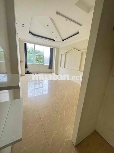 nguyên căn mặt tiền đối diện công viên cao lỗ Q8