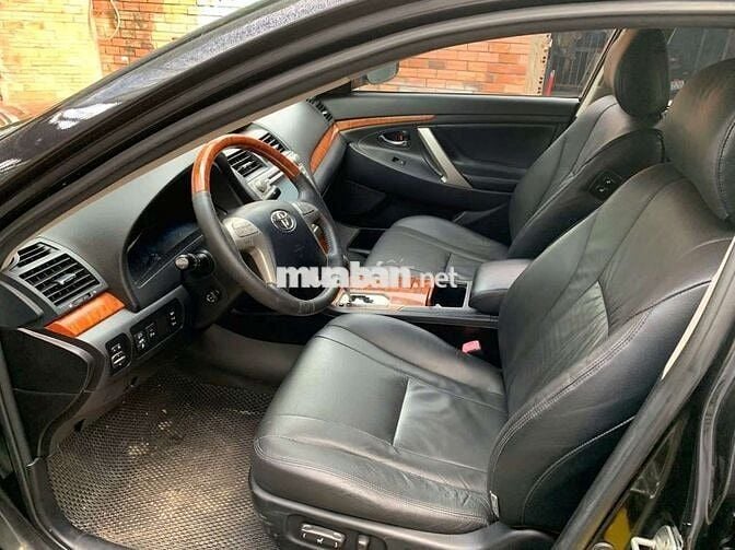 cân ban toyota camry 3.5Qđoi mau đen