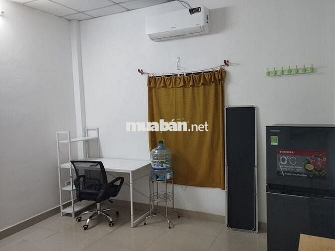 Phòng trọ chính chủ ngay trung tâm Quận 1, có máy lạnh, giá 2tr5