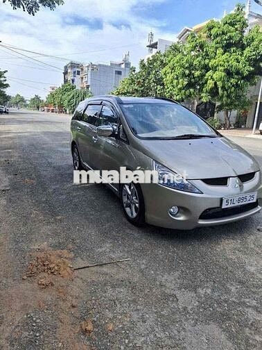 gia đình cần bán một xe grandis 2009 ngay chủ