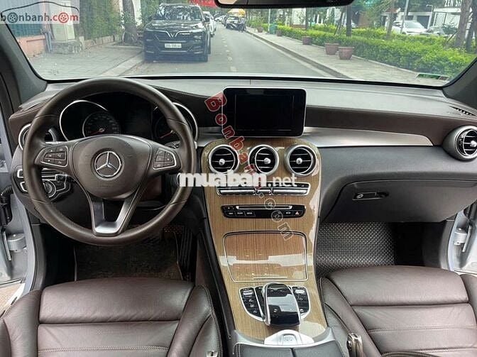 Mercedes Benz GLC 250 4 matic sản xuất 2017