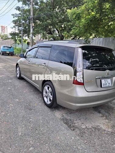 gia đình cần bán một xe grandis 2009 ngay chủ