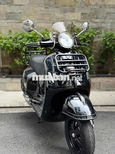 Vespa Super GTS 150 3vie Black edition