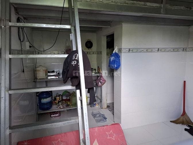 1 căn nhà và 9 phòng trọ. 300m2 có thổ.  Gần KCN. 1,45 tỷ
