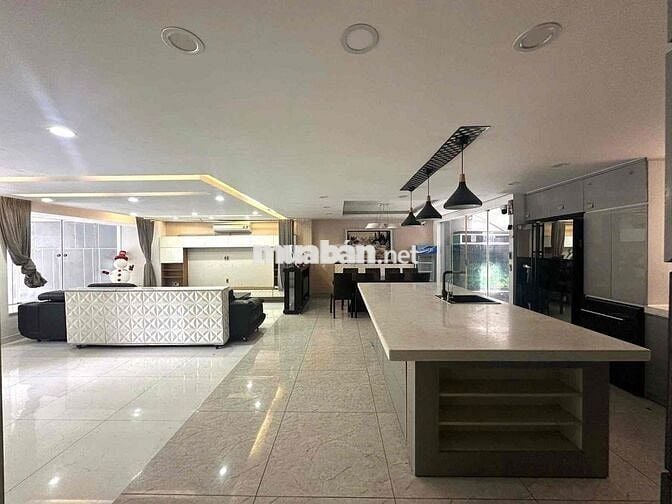 1073 Cách Mạng Tháng Tám , Tân Bình  ngang 11m có TM
