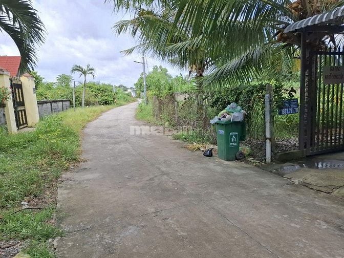 1 căn nhà và 9 phòng trọ. 300m2 có thổ.  Gần KCN. 1,45 tỷ