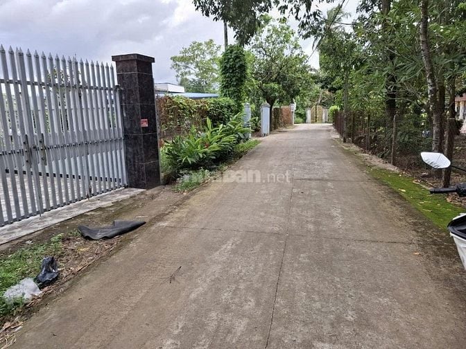 1 căn nhà và 9 phòng trọ. 300m2 có thổ.  Gần KCN. 1,45 tỷ