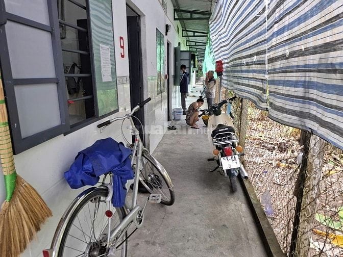 1 căn nhà và 9 phòng trọ. 300m2 có thổ.  Gần KCN. 1,45 tỷ