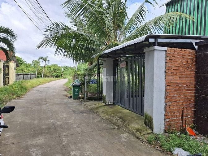 1 căn nhà và 9 phòng trọ. 300m2 có thổ.  Gần KCN. 1,45 tỷ