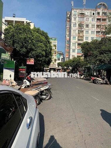 NHÀ HẺM XE HƠI KHU XI GRAND Q10