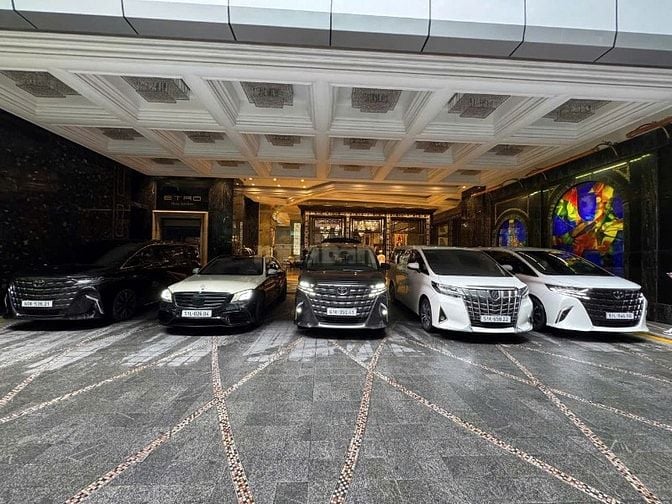 Phi Dung chuyên cho thuê xe  Limousine cao cấp đời mới 