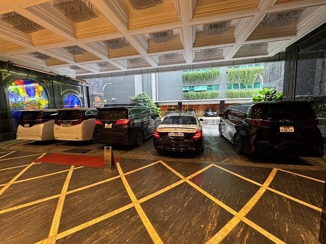 Phi Dung chuyên cho thuê xe  Limousine cao cấp đời mới 