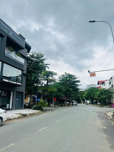 Cho thuê nhà mặt tiền Cao Đức Lân, Dt 4x20m nhà đẹp, giá 33 tr/tháng
