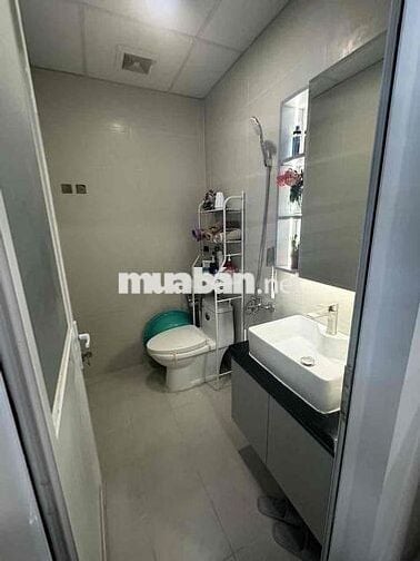 Gđ đổi trường cho con về q7 bán căn 2pn 2wc gồm full nội thất cao cấp