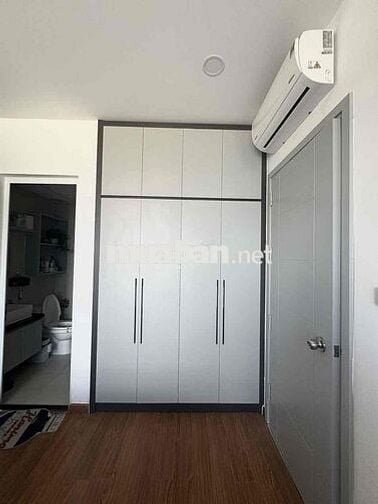 Gđ đổi trường cho con về q7 bán căn 2pn 2wc gồm full nội thất cao cấp