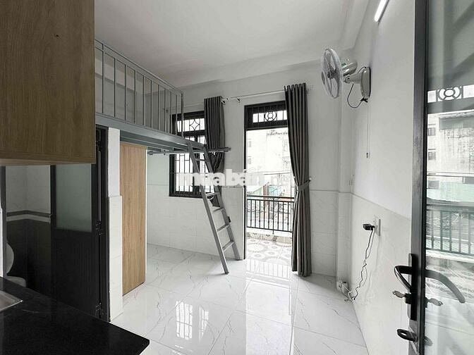 Phòng máy lạnh free xe  ban công sau 3tr7- BC trước 4tr5