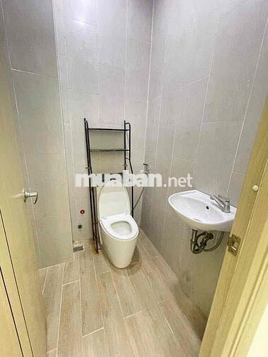 Nhà lầu 2 phòng 2 máy lạnh Khu Biệt Thự Hưng Lợi