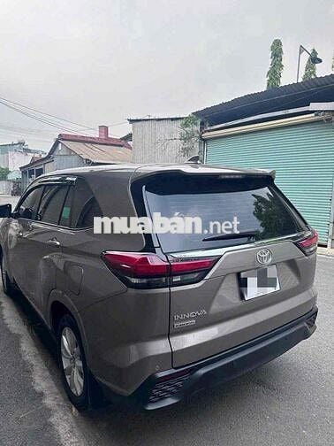 Toyota Innova Cross 2025 xe hãng - 5000 km