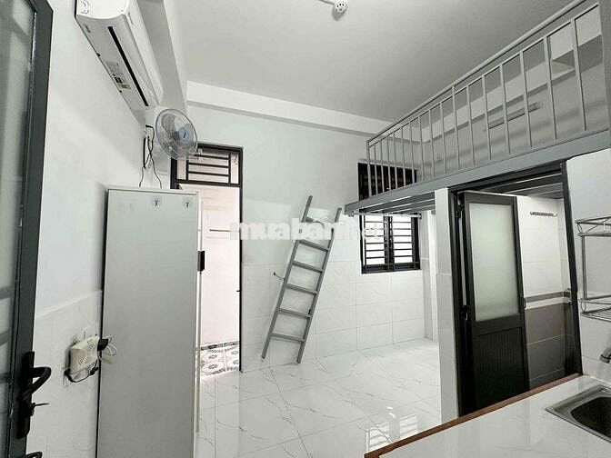 Phòng máy lạnh free xe  ban công sau 3tr7- BC trước 4tr5