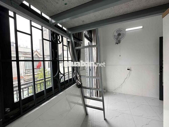 Phòng máy lạnh free xe  ban công sau 3tr7- BC trước 4tr5