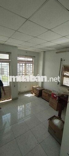 Có ban công rộng trệt lầu 4*28; 3pn