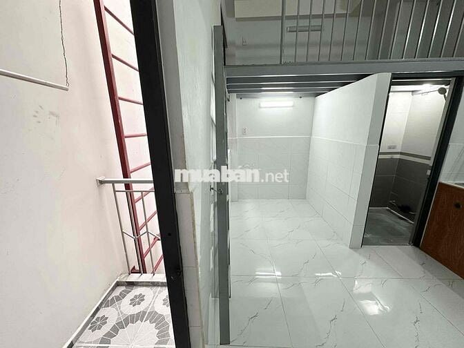 Phòng máy lạnh free xe  ban công sau 3tr7- BC trước 4tr5