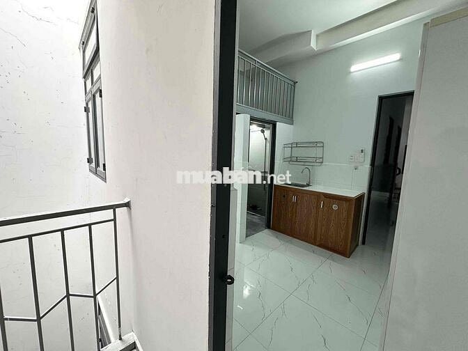 Phòng máy lạnh free xe  ban công sau 3tr7- BC trước 4tr5