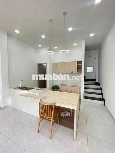 Nhà lầu 2 phòng 2 máy lạnh Khu Biệt Thự Hưng Lợi