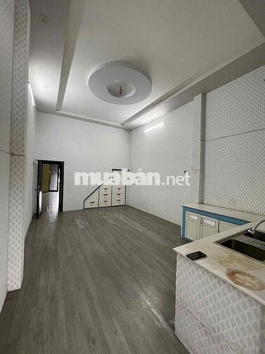 Nhà trệt lầu 3 phòng mặt tiền Trần Hoàng Na