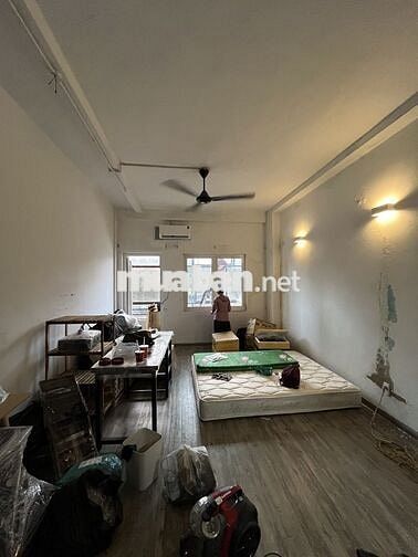 Căn hộ 32m2 - Quận 1 - cách chợ Bến Thành 50m - View đường Lê Lợi