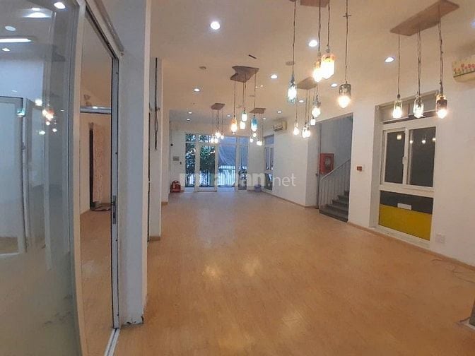 Cho thuê nhà hẻm 4m(XH) Cách Mạng Tháng 8, P.11, Q.3 giá 90tr