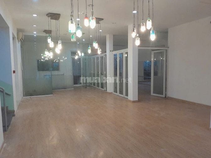Cho thuê nhà hẻm 4m(XH) Cách Mạng Tháng 8, P.11, Q.3 giá 90tr