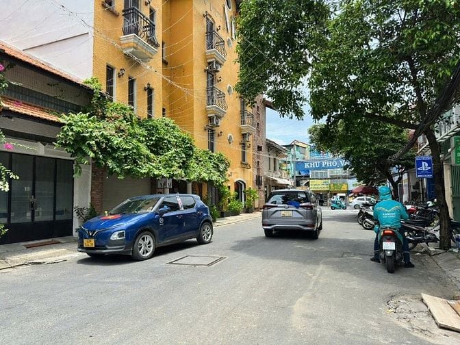 Cho thuê nhà hẻm 4m(XH) Cách Mạng Tháng 8, P.11, Q.3 giá 90tr