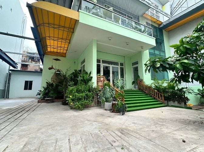 Cho thuê nhà hẻm 4m(XH) Cách Mạng Tháng 8, P.11, Q.3 giá 90tr