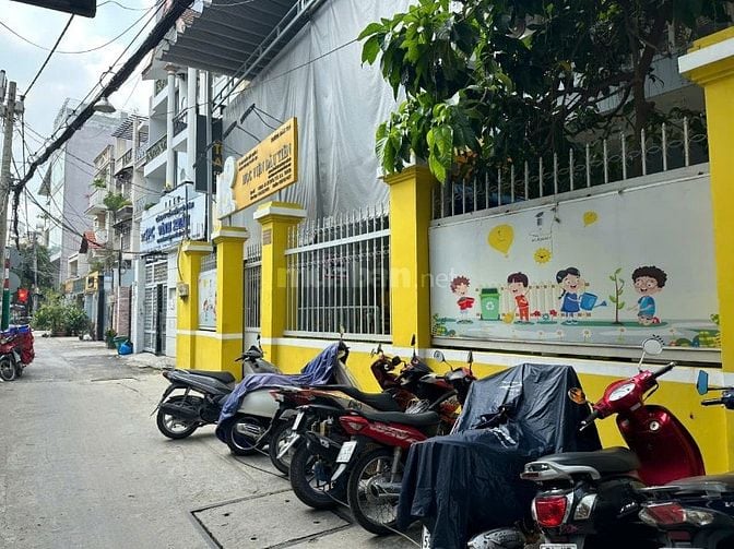 Cho thuê nhà hẻm 4m(XH) Cách Mạng Tháng 8, P.11, Q.3 giá 90tr