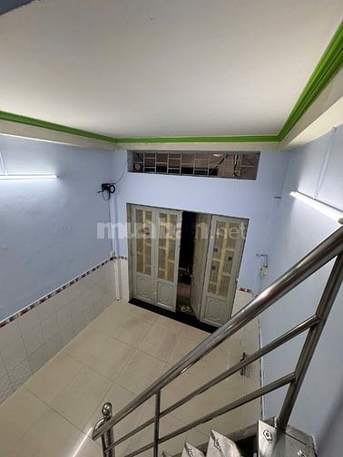 Cho thuê nhà 2 hẻm 5m(XH) Bửu Đình, P.5, Q.6 giá 10tr