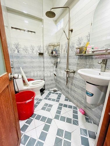 Cho thuê nhà 2 hẻm 5m(XH) Bửu Đình, P.5, Q.6 giá 10tr