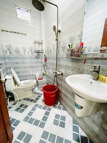 Cho thuê nhà 2 hẻm 5m(XH) Bửu Đình, P.5, Q.6 giá 10tr