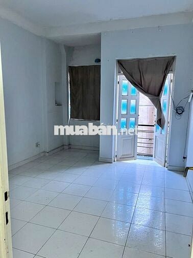 Nhà 3PN, 3 toilet,có bếp và  sân thượng thượng trồng rau sạch