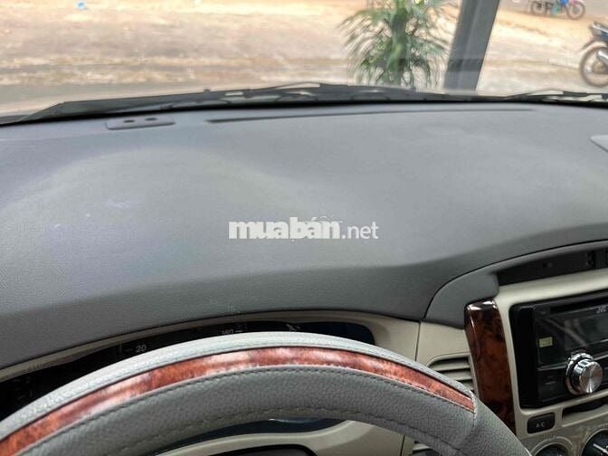 Toyota Innova 2014 2.0E - 100000 km