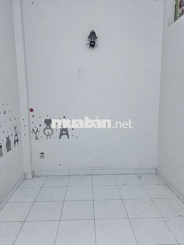 Nhà 3PN, 3 toilet,có bếp và  sân thượng thượng trồng rau sạch