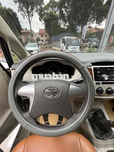 Toyota Innova 2014 2.0E - 100000 km