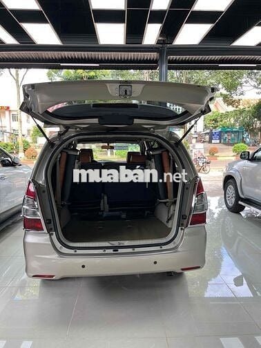 Toyota Innova 2014 2.0E - 100000 km