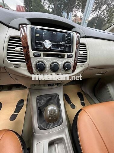 Toyota Innova 2014 2.0E - 100000 km