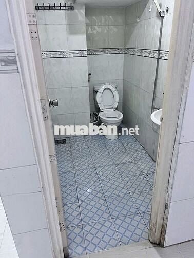 Nhà 3PN, 3 toilet,có bếp và  sân thượng thượng trồng rau sạch