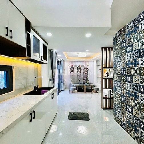 NHÀ FULL NỘI THẤT HẺM 18BIS NGUYỄN THỊ MINH KHAI QUẬN 1