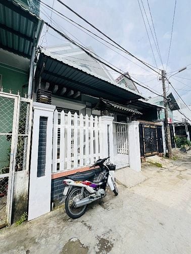720tr sang tên nhà gần chợ Hưng Long, sổ Hồng riêng.
