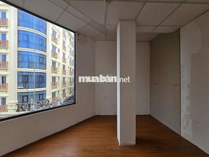 Cho thuê VP 121m² và 200m² toà Sư Vạn Hạnh, Q10-đối diện Vạn Hạnh Mall