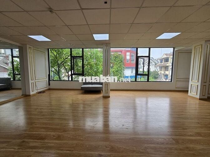 Cho thuê VP 121m² và 200m² toà Sư Vạn Hạnh, Q10-đối diện Vạn Hạnh Mall