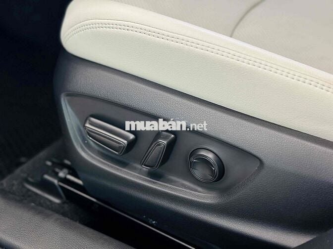 Corolla Altis 1.8V- Giảm 25 triệu & Tặng Phụ Kiện